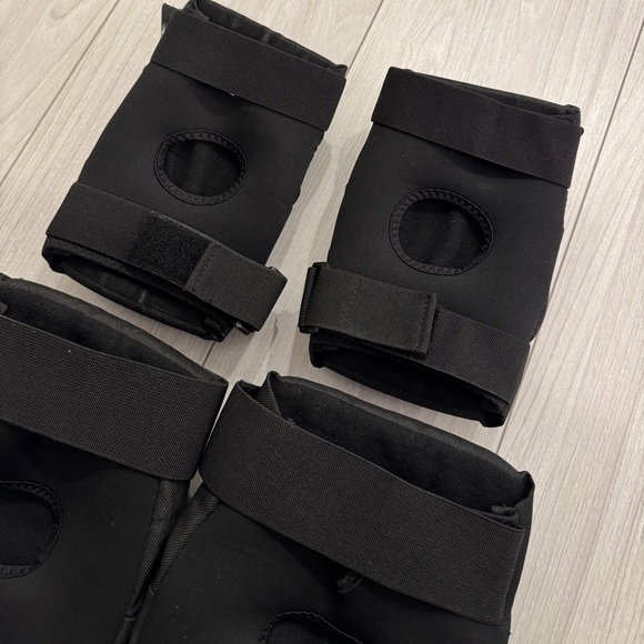 REKD Skate pads - Elbow and Knee pads set - Picture 8 of 11